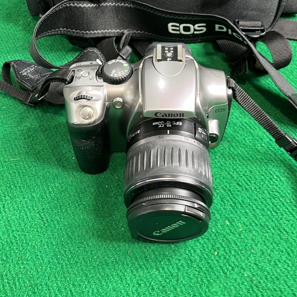 Canon Silver Camera with Black Bag 18- 55mm with bag - Picture 2 of 3